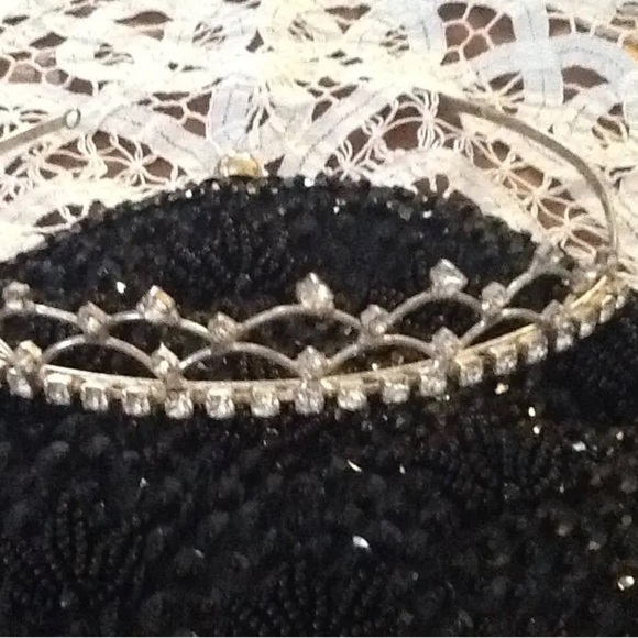 Elegant Silver Hair Tiara with Nature-Inspired Design - Picture 10 of 10